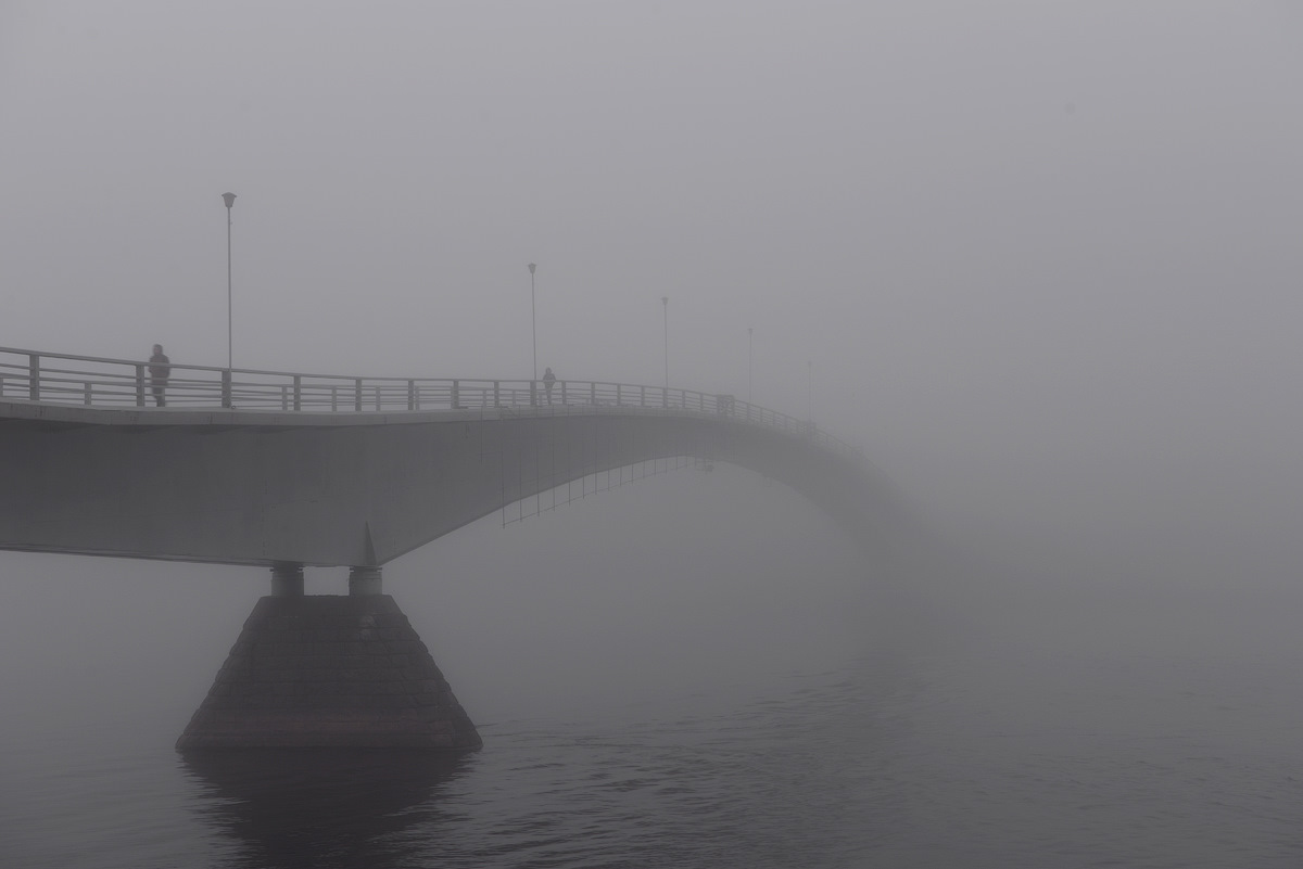 Мост в никуда. Мост в никуда Коломна. Мост в тумане.