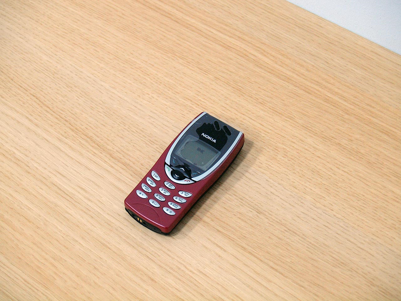 Nokia 8210. 