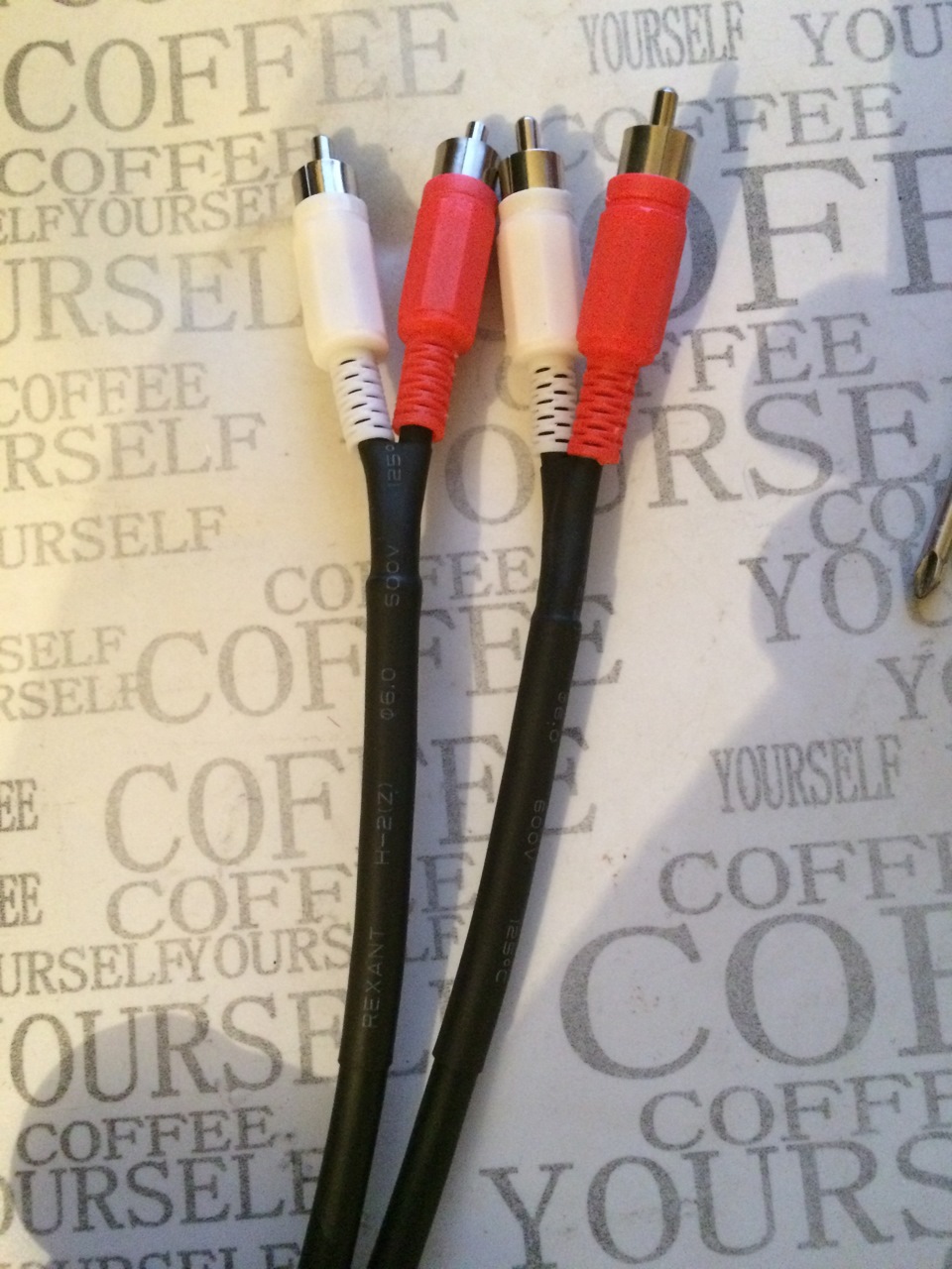 Купил пороги, сделал акустические провода и впаял линейные выходы в ...