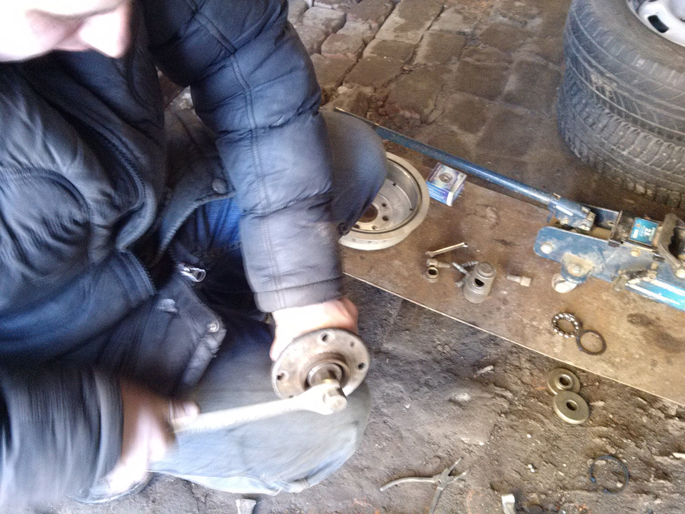 Замена задних ступичных подшипников — Lada 2114, 1,6 л, 2009 года ...