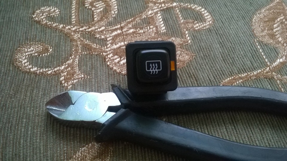 Кнопка принудительного включения вентилятора — Lada 21074, 1,6 л, 2008 ...