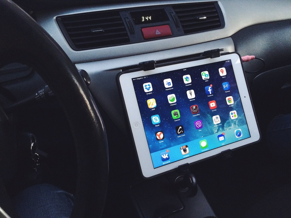 Установка планшета. Планшет Lancer 10. IPAD В Mitsubishi Lancer.