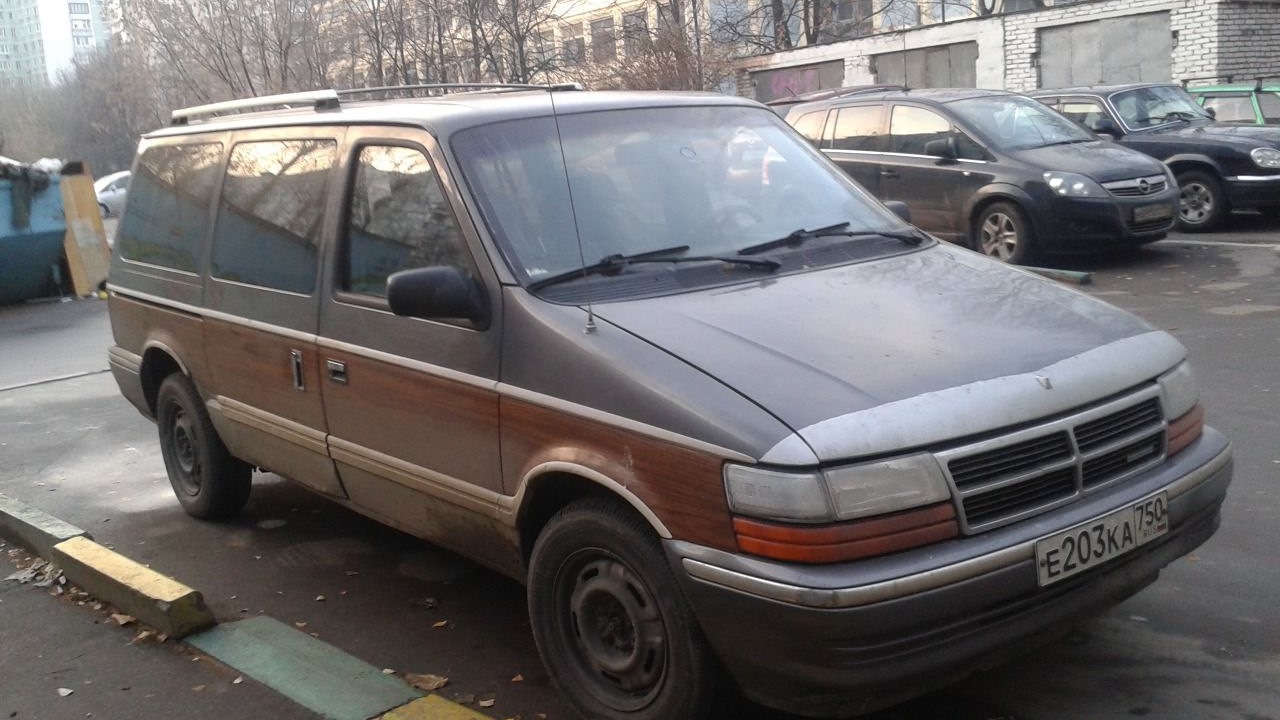 Dodge Caravan 1991. Додж Караван 2 поколения. Додж Караван 1991 года. Додж Караван 2 1991.