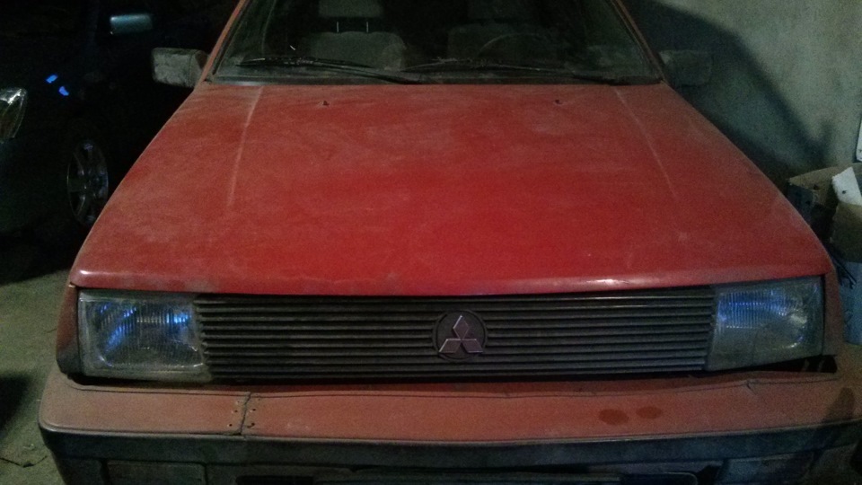 Выдавливает масло из под головки. — Mitsubishi Lancer III, 1,6 л, 1992 ...