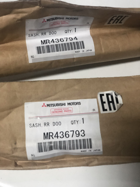 MR436794 Рамка окна задней правой двери центр Mitsubishi | Запчасти на ...