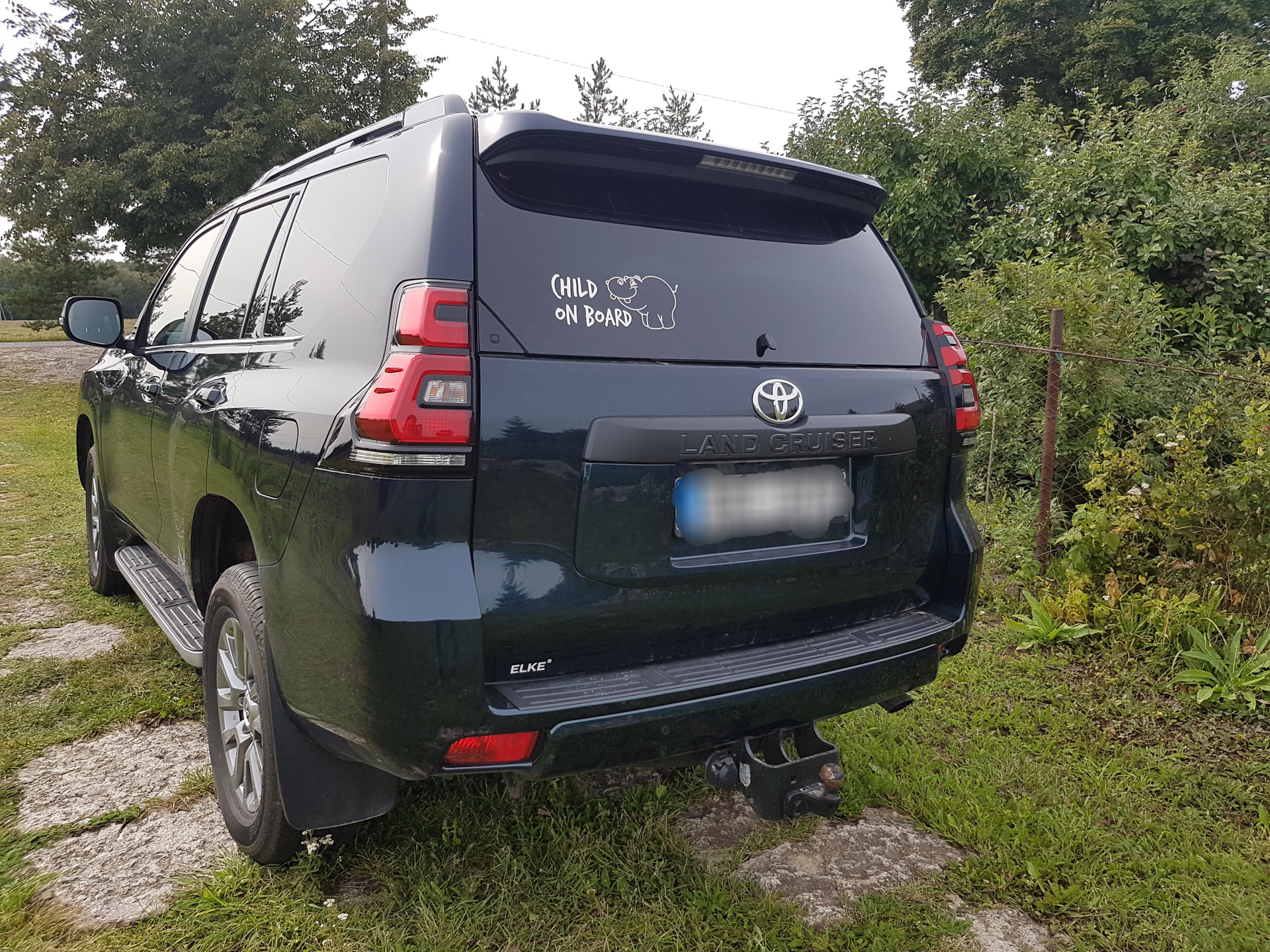 Парктроники прадо 120. Toyota Prado 2022 сзади. Накладка на Прадо 150 задняя. Черный Прадо 150 сзади. Черные накладки Прадо 120.