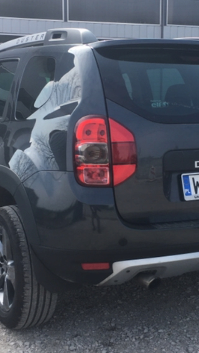 Накладка на заднюю дверь рено дастер. Накладка на 5 дверь Renault Duster. Накладки Рено Дастер драйв 2. Накладки на ДВЕРИРЕНО даст 15. Накладки на 5 дверь Дастера 2021.