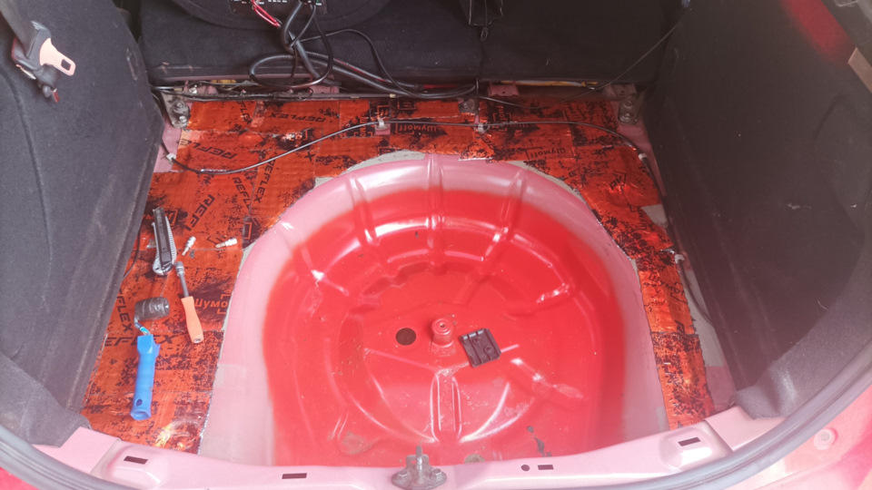 #30 Шумоизоляция багажника (Reflex 2 + сплэн) — Mazda 3 (1G) BK, 2 л ...