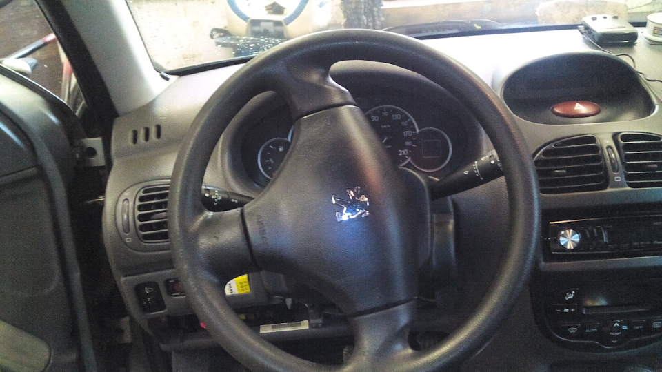 Новый руль Пежо 206 — Peugeot 206, 1,4 л, 2004 года | другое | DRIVE2