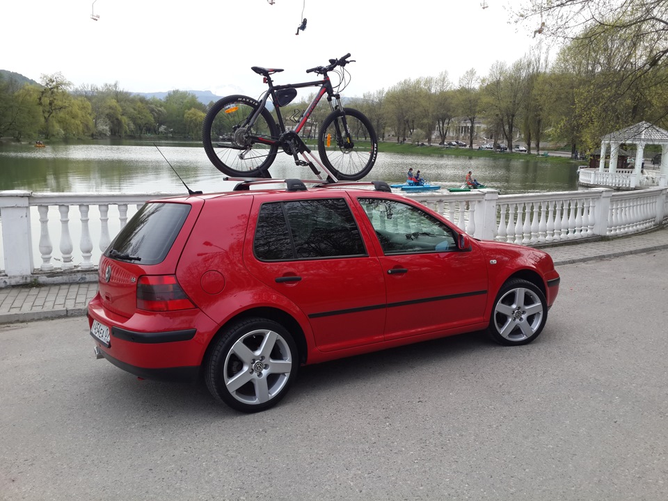 Велокрепление на крышу — Volkswagen Golf Mk4, 1,8 л, 2000 года ...