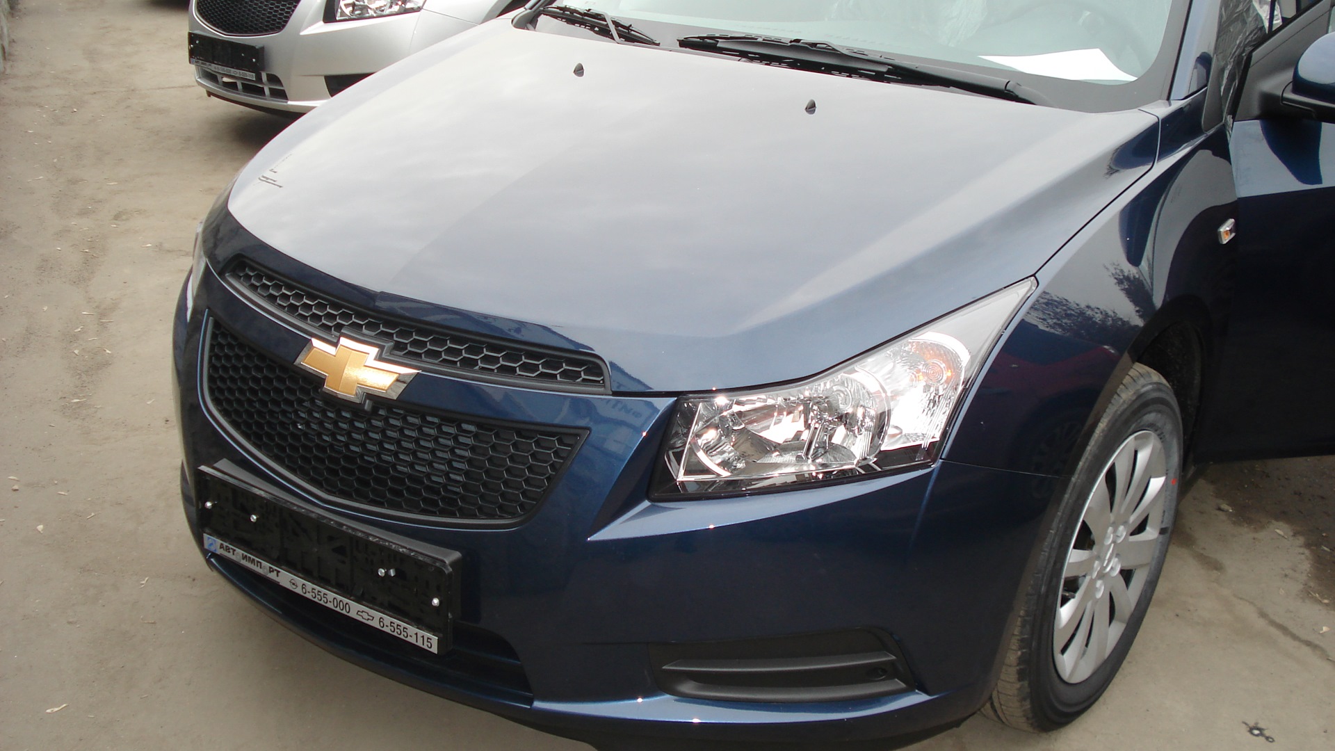 Chevrolet Cruze Blue Carbon Fiber detailing