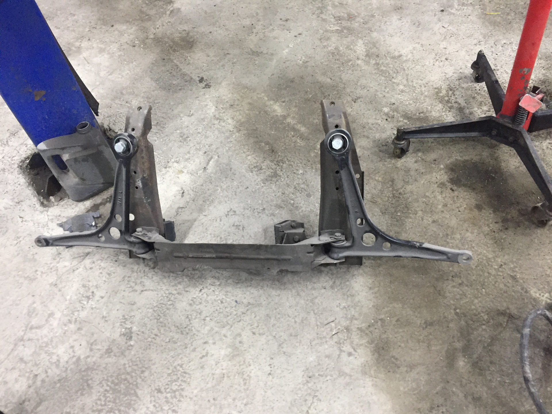 Подрамник иж ода 2126. Подрамник иж. Подрамник иж ода 2126. Подрамник иж ода 2126 4х4. Балка подмоторная (подрамник) иж 2126.