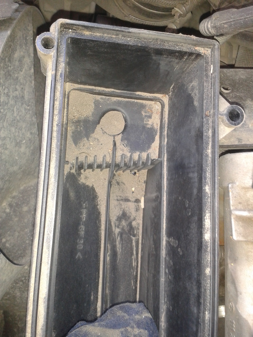 Замена \\ очистка воздушного фильтра (фотоотчёт) — Mercedes-Benz C-class ...