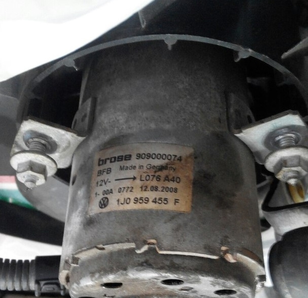 Замена вентилятора радиатора, 1.6 BFQ — Febi 14742 — Skoda Octavia A4 ...