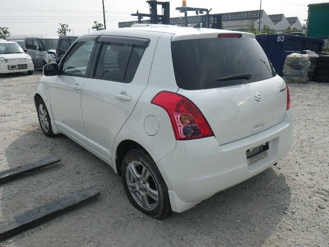 Альфа для 10 лет синий свифт. Suzuki swift 2011. Автомобильная антенна сузуки свифт. Suzuki swift sport tuning. Suzuki swift sport 2004.