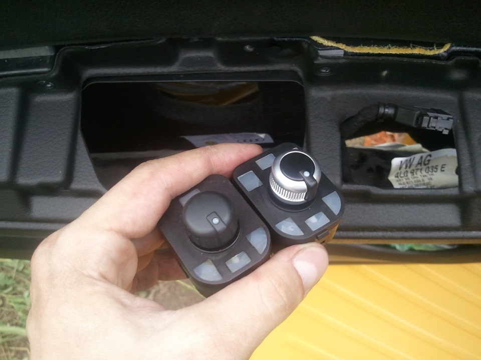 Фото в бортжурнале Audi Q7 (1G). Запчасти на фото: 4L0971035E