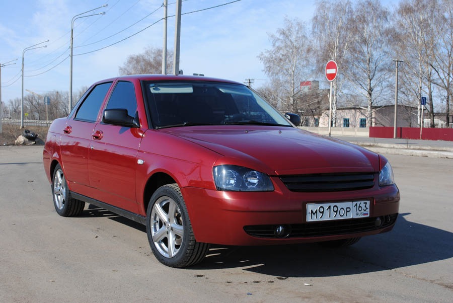 Lada Priora Red