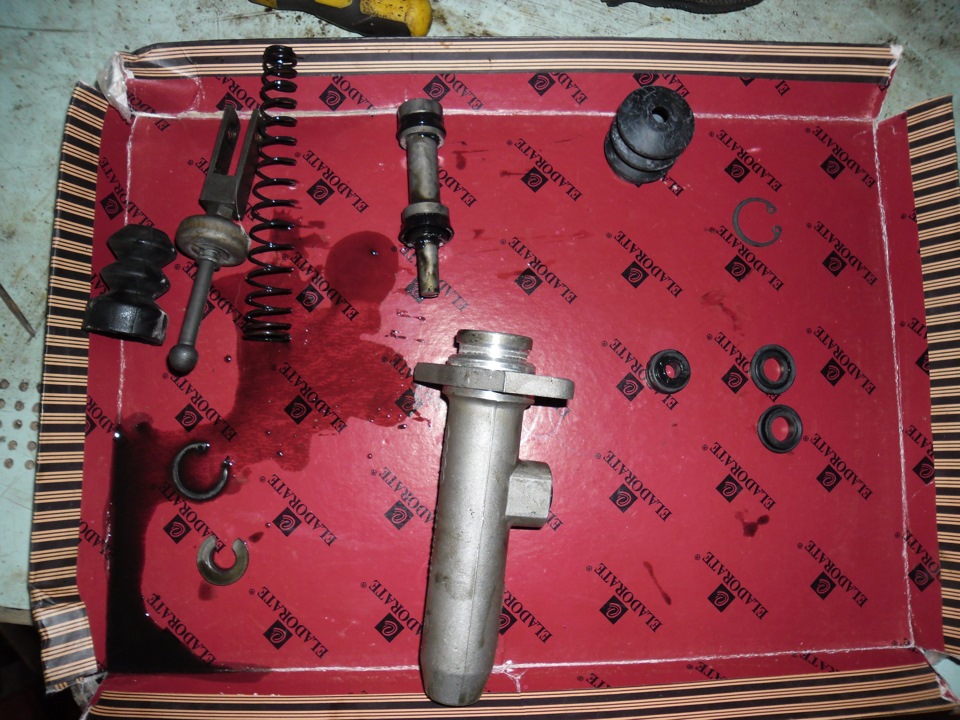 пропала педаль сцепления на половину — Audi 100 (C3), 2,3 л, 1989 года ...