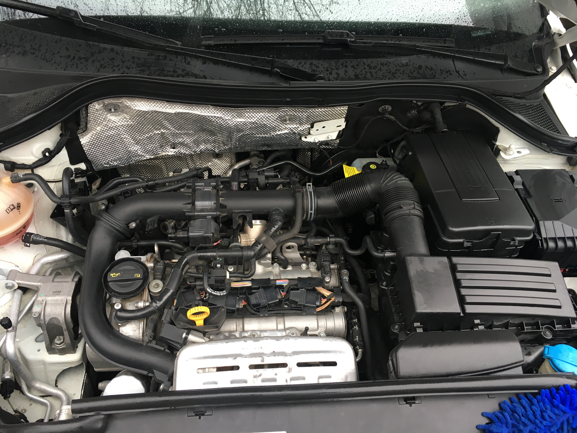 VW Tiguan 1.4 моторный отсек