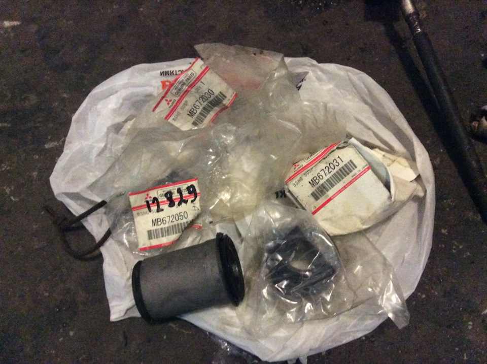 Замена сайлентблоков делика кирпич - 92 фото