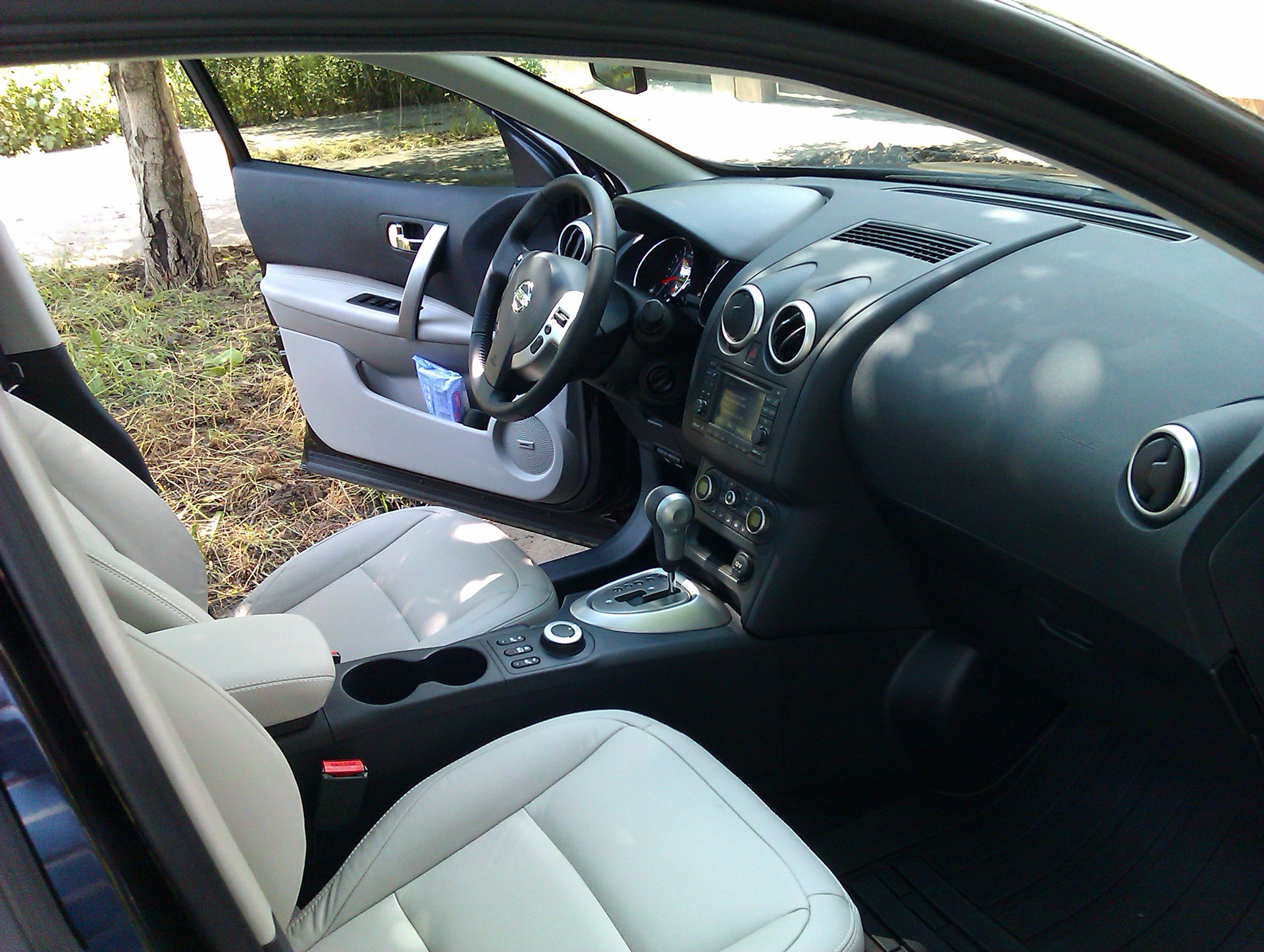 Ниссан английской сборки. Nissan Qashqai 2012 Interior. Кашкай 2008 интерьер. Nissan Qashqai j10 le+. Ниссан Кашкай интерьер.