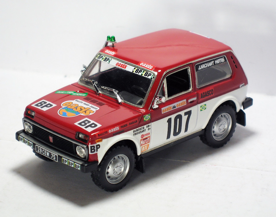 в каком году нива выиграла париж дакар. 18e0439s 960. в каком году нива выиграла париж дакар фото. в каком году нива выиграла париж дакар-18e0439s 960. картинка в каком году нива выиграла париж дакар. картинка 18e0439s 960. В 1977 году увидела свет первая собственная разработка Тольяттинского Автомобильного Завода — полноприводный ВАЗ 2121, получивший гордое имя "Нива". Вообще, разработка, и в самом деле, была во многом замечательной и уникальной. Достаточно вспомнить, что в конце 1970х годов Нива была едва ли не единственным в мире внедорожником с несущим кузовом! Прочие, большей частью, отличались несущей или полунесущей рамой. К тому же стоила Lada Niva (экспортное название автомобиля) на порядок ниже конкурентов — тех же Mitsubishi Pagero, Toyota Land Cruiser, Nissan Patrol, Opel Frontera и иже с ними, что позволяло составить нешуточную конкуренцию производителям по обе стороны Атлантики и прочих, совсем уж крошечных островов в Тихом Океане. Между строк можно заметить, что и сегодня двадцатилетняя Нива не только в Египте или Германии, но и в Канаде и США — отнюдь не самый раритетный автомобиль. в каком году нива выиграла париж дакар. 18e0439s 960. в каком году нива выиграла париж дакар фото. в каком году нива выиграла париж дакар-18e0439s 960. картинка в каком году нива выиграла париж дакар. картинка 18e0439s 960. В 1977 году увидела свет первая собственная разработка Тольяттинского Автомобильного Завода — полноприводный ВАЗ 2121, получивший гордое имя "Нива". Вообще, разработка, и в самом деле, была во многом замечательной и уникальной. Достаточно вспомнить, что в конце 1970х годов Нива была едва ли не единственным в мире внедорожником с несущим кузовом! Прочие, большей частью, отличались несущей или полунесущей рамой. К тому же стоила Lada Niva (экспортное название автомобиля) на порядок ниже конкурентов — тех же Mitsubishi Pagero, Toyota Land Cruiser, Nissan Patrol, Opel Frontera и иже с ними, что позволяло составить нешуточную конкуренцию производителям по обе стороны Атлантики и прочих, совсем уж крошечных островов в Тихом Океане. Между строк можно заметить, что и сегодня двадцатилетняя Нива не только в Египте или Германии, но и в Канаде и США — отнюдь не самый раритетный автомобиль.