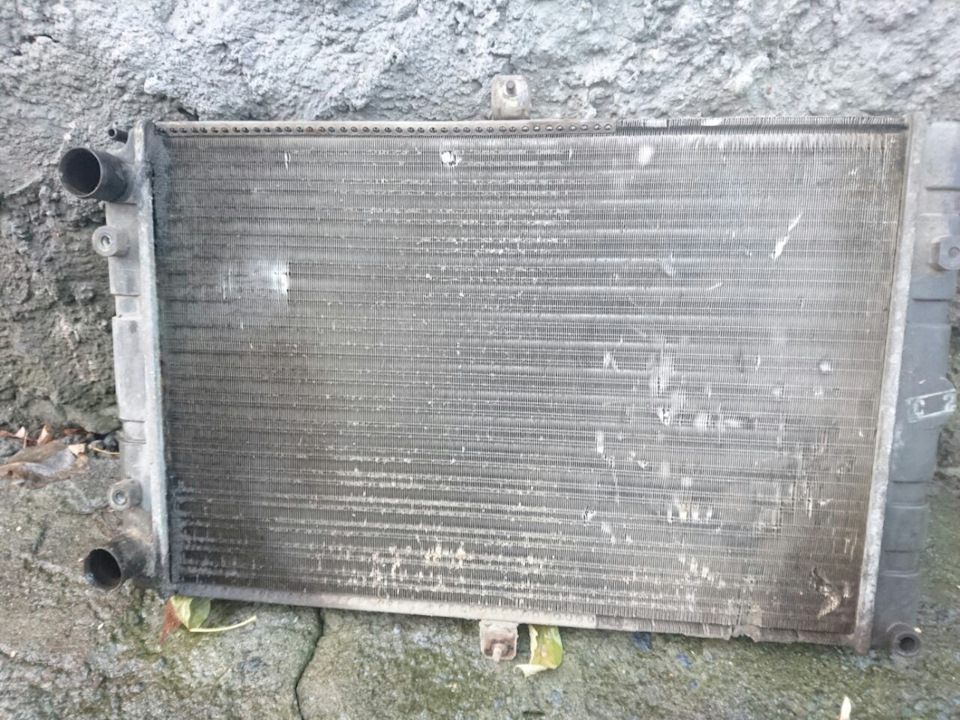 Нашлись течи тосола и масла — замена радиатора и прокладки — Lada ...
