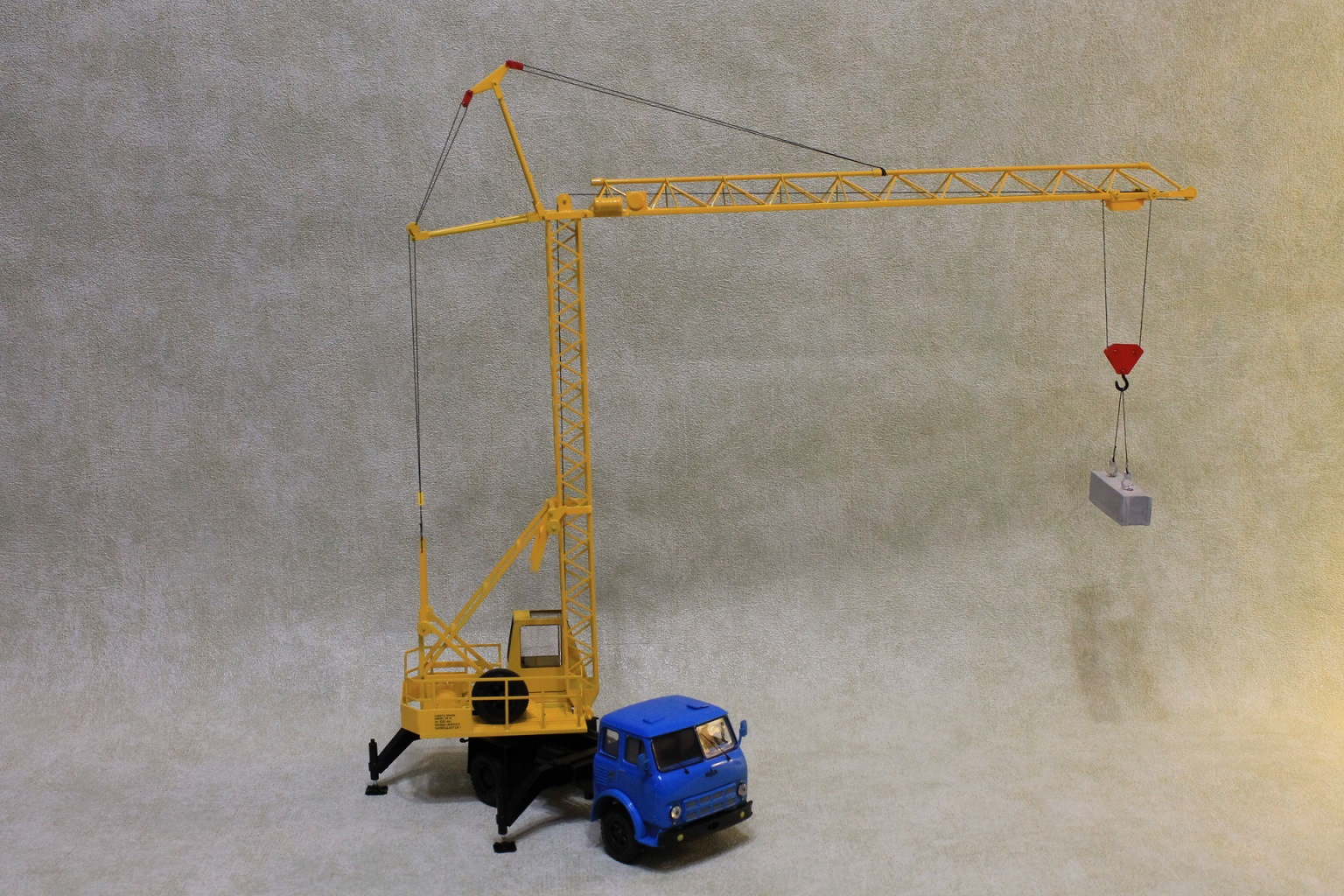 Абкс 5 кран. Автокран абкс-5 маз 500а. Автокран кр 557. Автомобильный башенный кран абкс 5. Камаз-53213 башенный кран абкс-6.