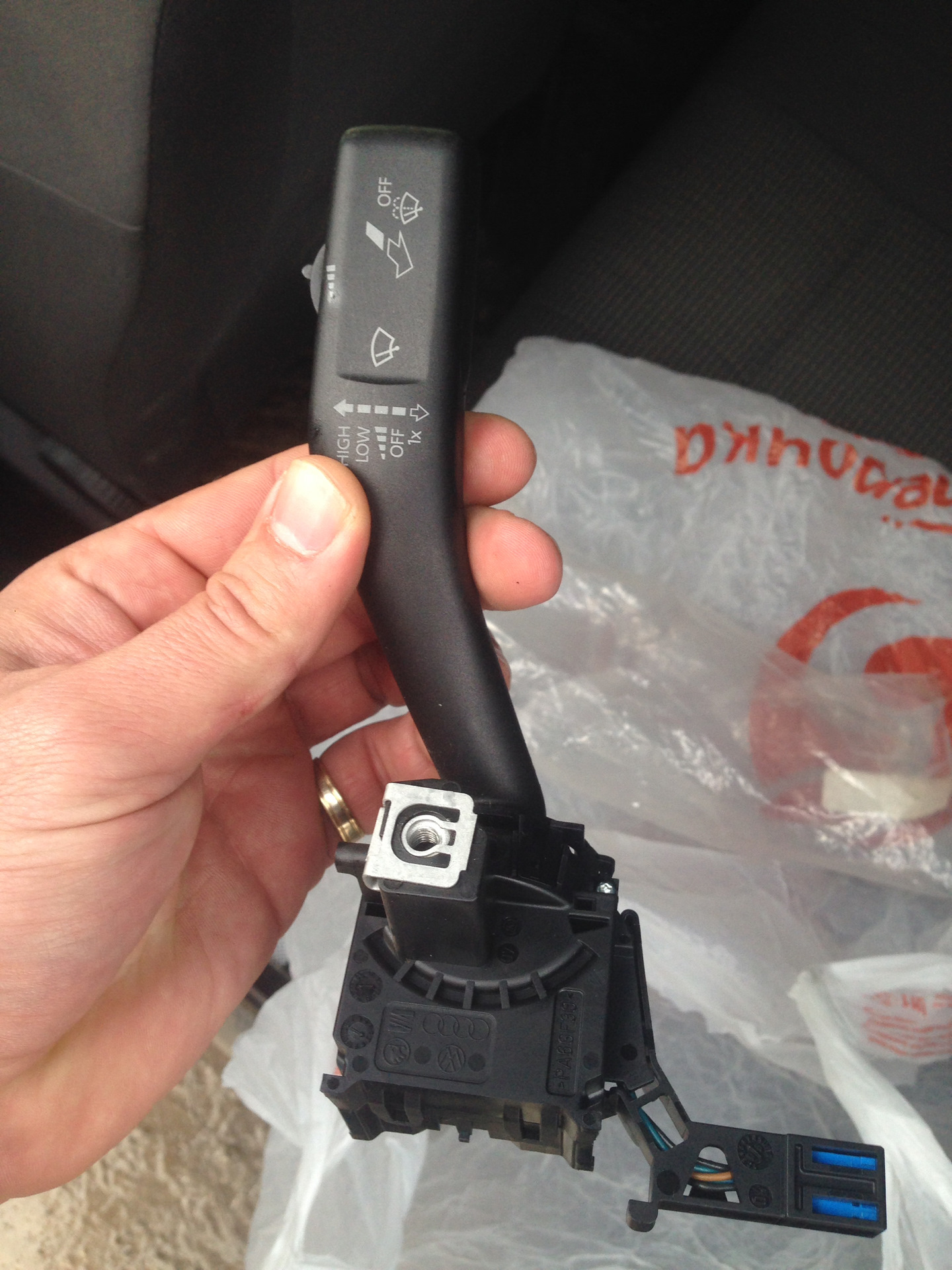 рычаг стеклоомывателя. рычаг поворотов уаз подрулевой 3153-3709. форсунки омывателя лобового стекла инсигния. рычаг стеклоомывателя. рычаг стеклоомывателя.