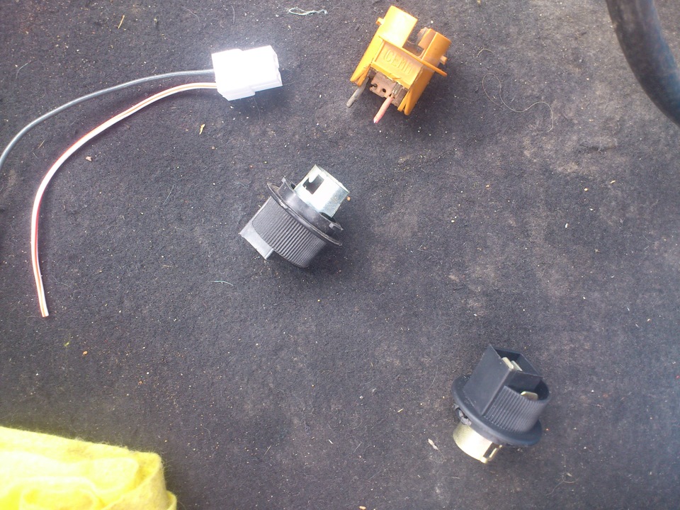 замена Цоколя/патрона — Mitsubishi Carisma, 1,6 л, 1999 года ...