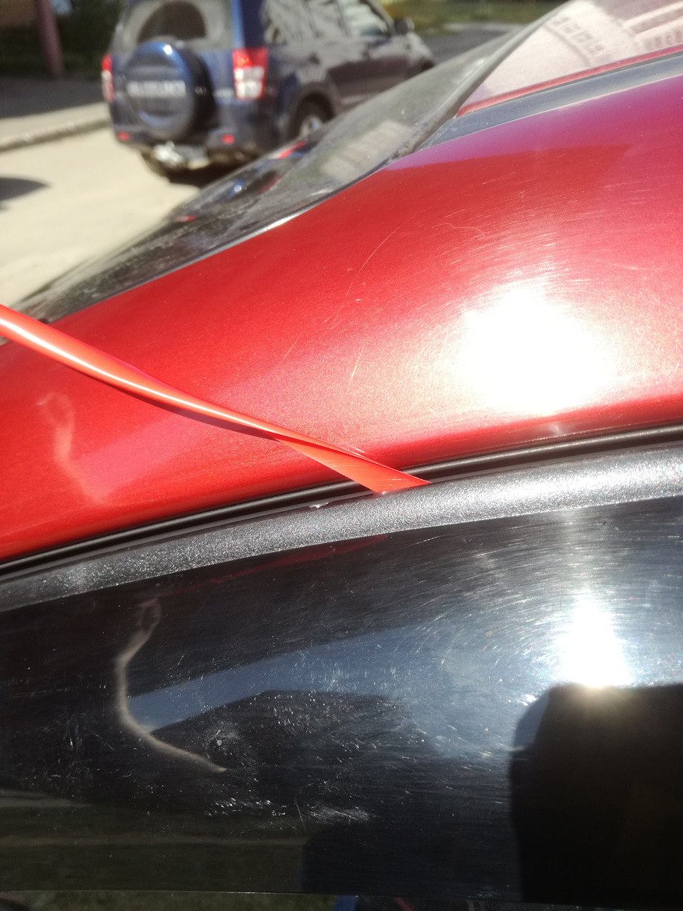 А когда примерили и осталось только прилепить окончательно — вытягиваем остатки. — Chevrolet Rezzo