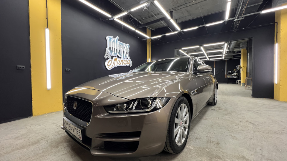 Jaguar XE Голди