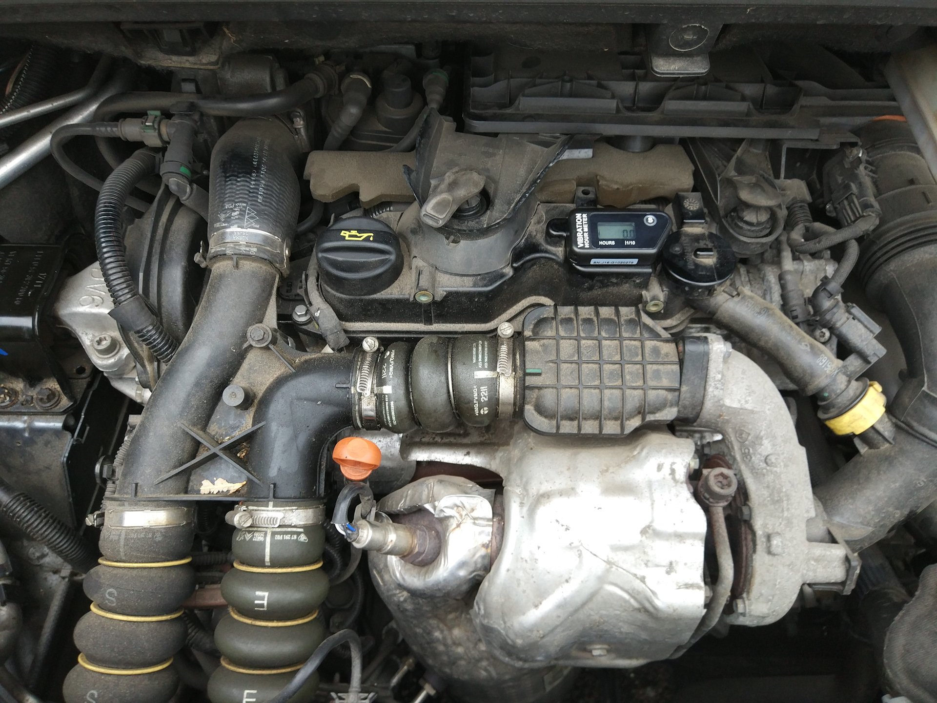 Замена масла с установкой счётчика моточасов — Peugeot 5008 (1G), 1,6 л ...