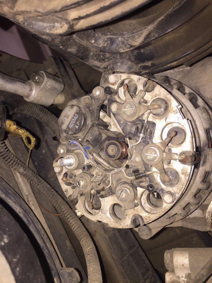 Как поменять дворники на приоре. Диодный мост приора 115а. Замена дворников приора. Замена заднего дворника приора. Как заменить форсунки омывателя лобового стекла на хендай крета.