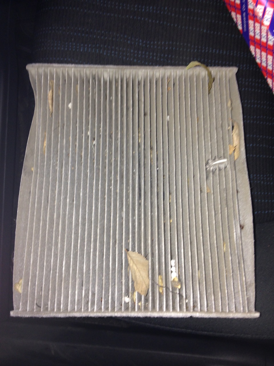 Салонный фильтр — Toyota Auris (1G), 1,8 л, 2008 года | расходники | DRIVE2