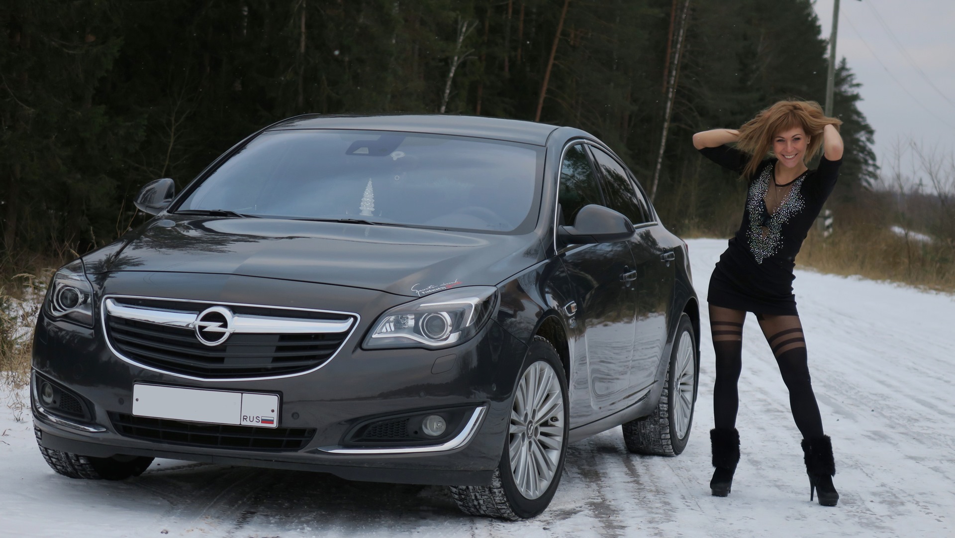 Insignia Opel девушки