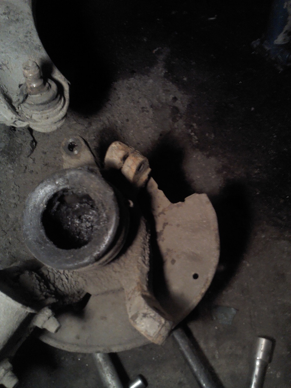 Замена наружного шруса — Mazda 626 IV (GE), 1,8 л, 1994 года | плановое ...