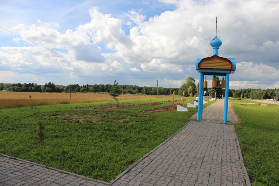 Поле памяти. Красный холм Смоленская область поле памяти. Поле памяти Вязьма. Поле памяти Вязьма красный холм. Поле памяти Смоленская область Вязьма.