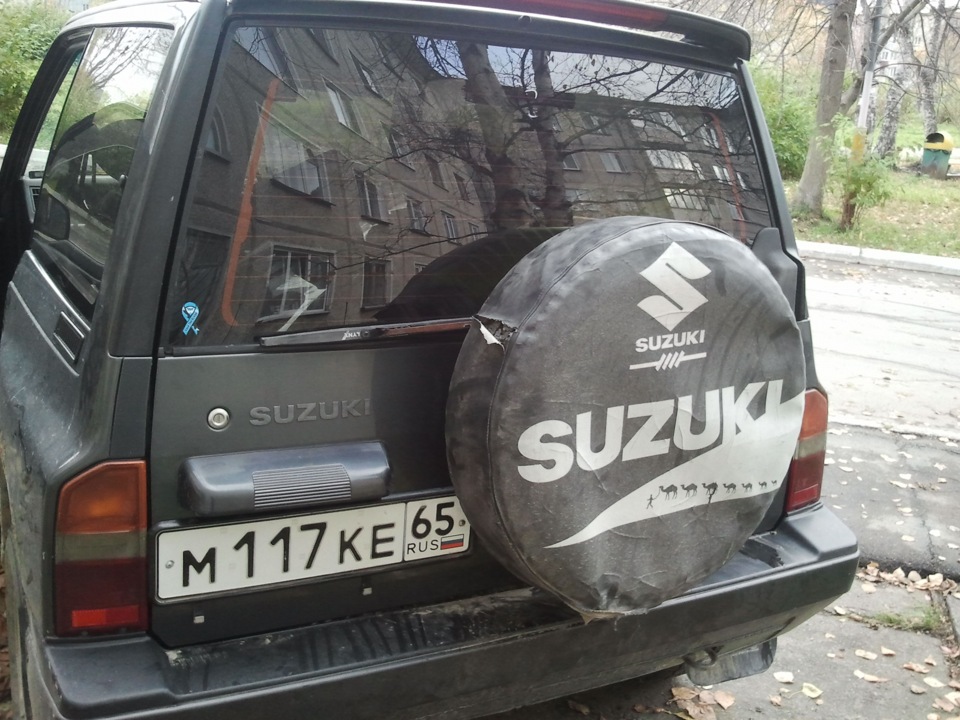 Двери эскудо. Сузуки Витара 1993. Задняя дверь Suzuki Escudo 1997. Сузуки эскудо 1993 черный задний крыло.