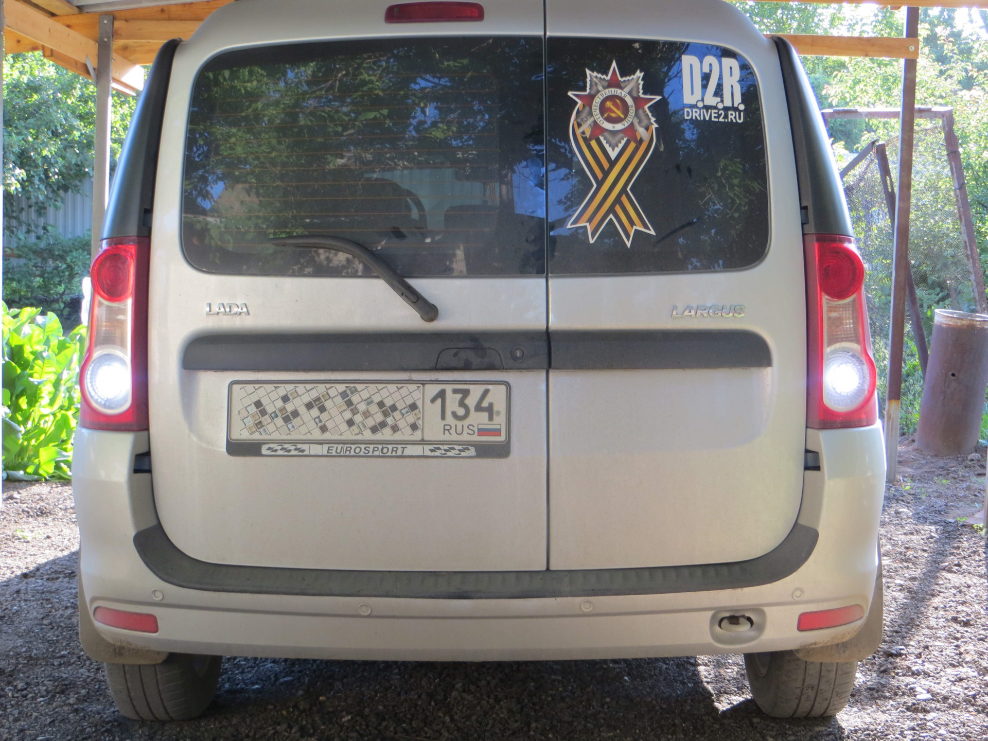 Lada largus парктроник. Ларгус задний ход. Ларгус задний ход. Фонарь ларгус с камерой заднего хода. Парктроник заднего хода лада ларгус.