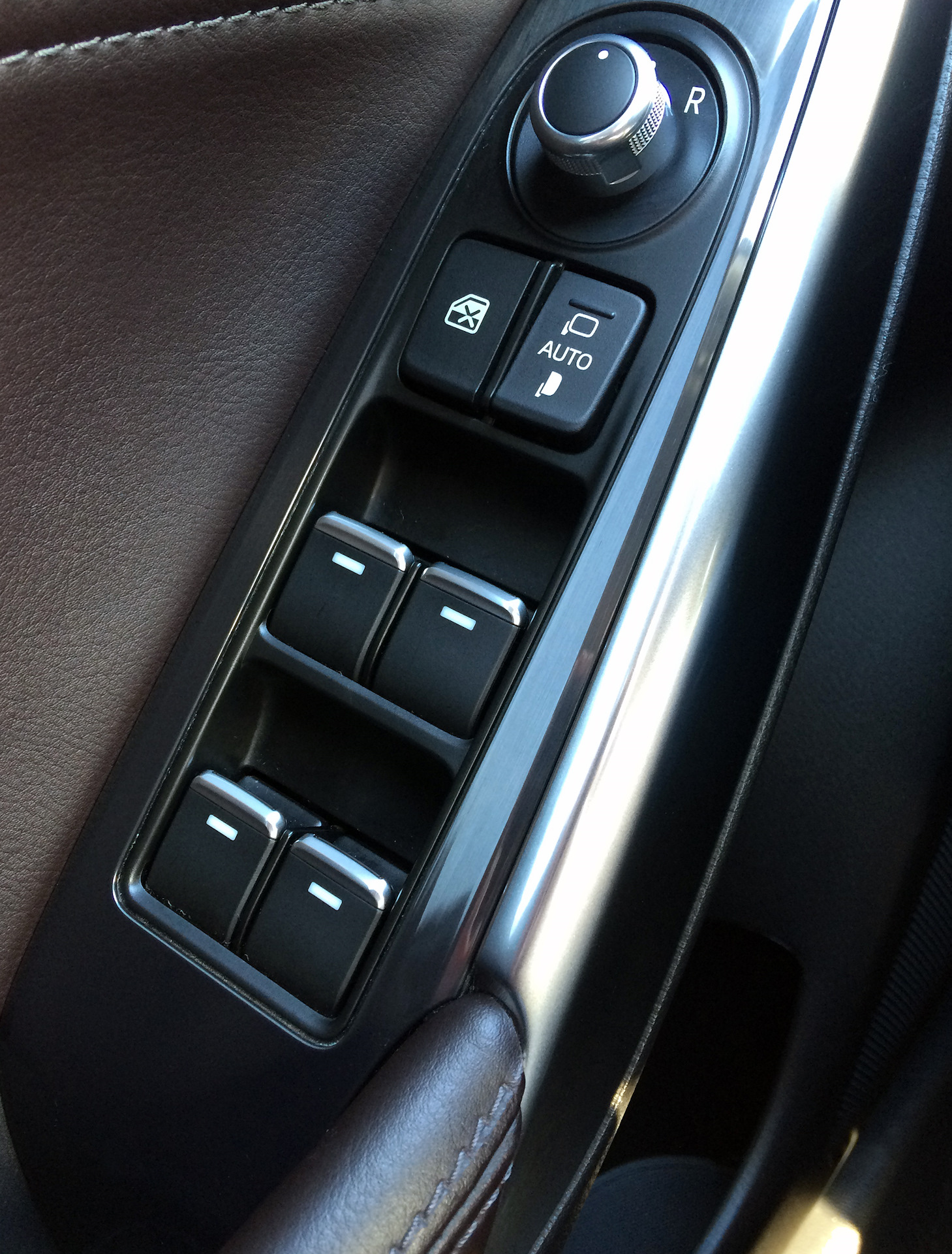 Складывание зеркал мазда сх 5. Кнопка складывания зеркал Мазда 6. Кнопки на водительской двери Мазда 6. Кнопки Мазда сх5. Кнопка Set Mazda CX-5.