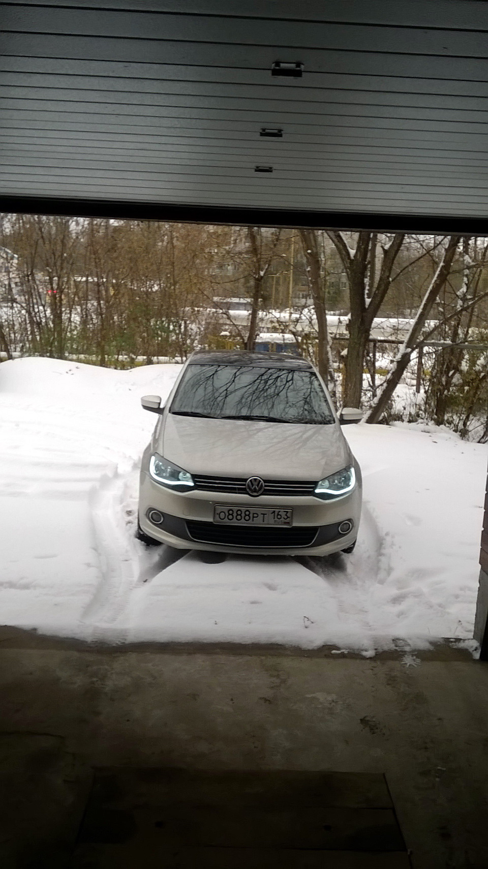 Гибкие ДХО (рестайлинг стоковых фар). — Volkswagen Polo Sedan, 1,6 л, 2010  года | аксессуары | DRIVE2