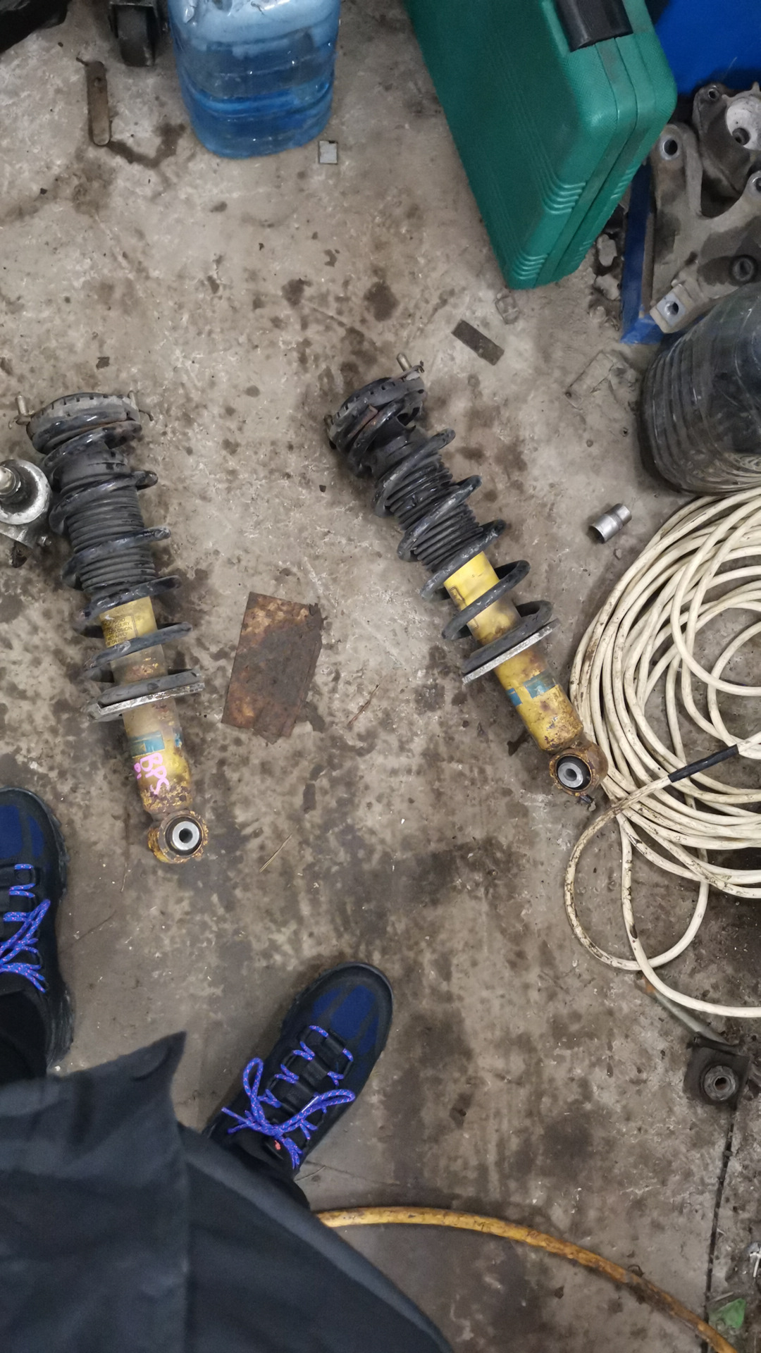 задние стойки амортизаторов billstain от subaru legacy (кузов BL/BP ...