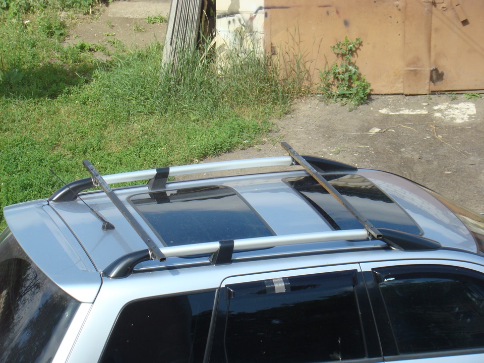 Крыша на mitsubishi. Аутлендер 1 багажник. Багажник на крышу Mitsubishi Outlander XL 2. Митсубиси Аутлендер 1 поколения багажник. Багажник на крышу Mitsubishi Outlander 1.