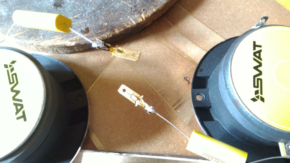 На пищалки повесил соплю и прилепил клемму))) — Lada 2114