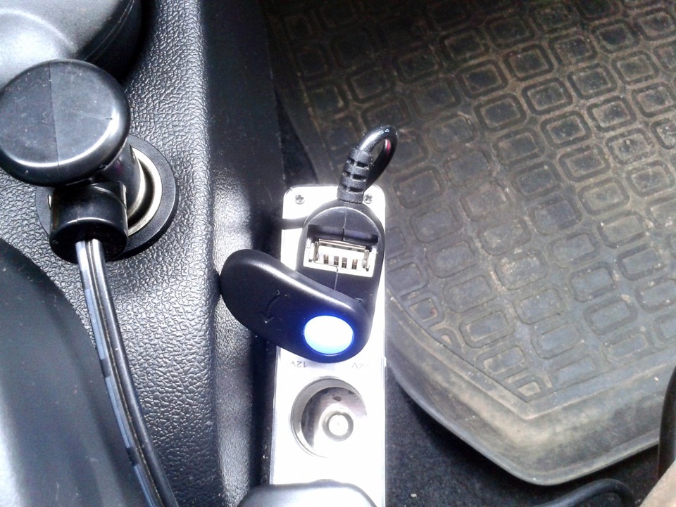 Открывается дополнительно usb — Renault Sandero 1G