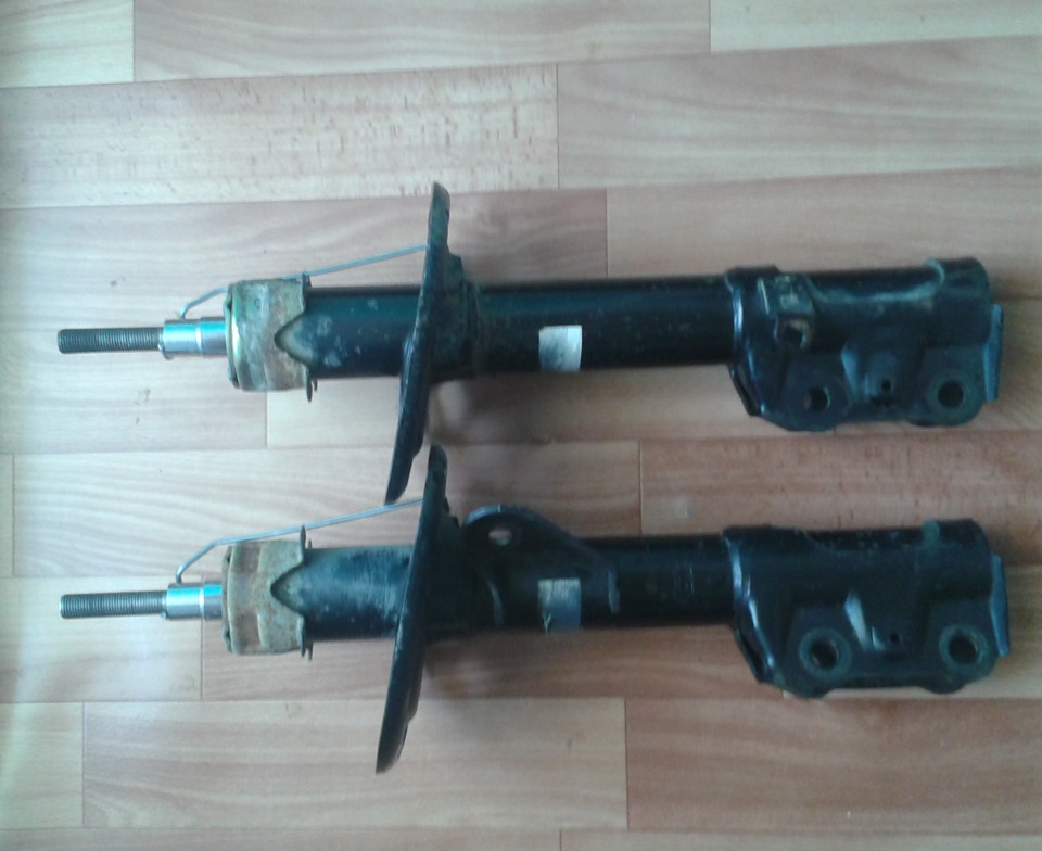 Продам передние стойки амортизатора КАЯБА — Honda Fit (1G), 1,3 л, 2004 ...