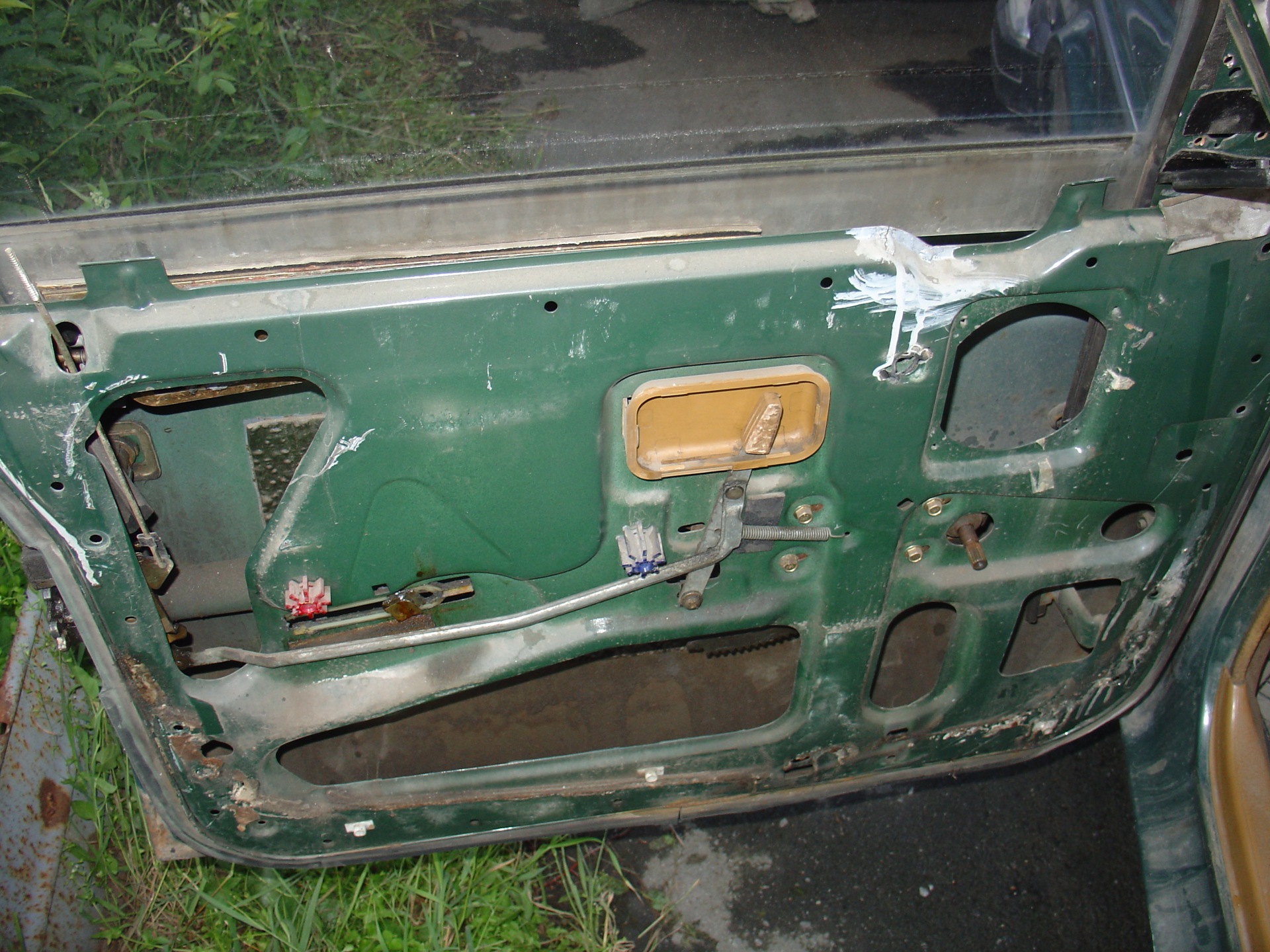 сломался привод дверной ручки… — Volvo 244, 2 л., 1980 года | поломка ...