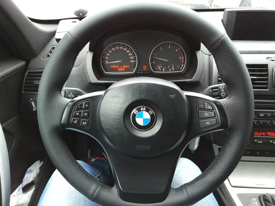 Руль bmw x3 e83. Руль bmw x3 e83 дорестайл sport. Bmw x3 руль. Руль bmw x3 e83. X3 e83 m руль.