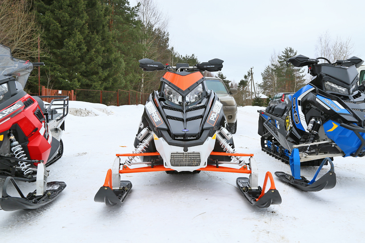 Polaris progear inside. Снегоход Polaris RMK 800 по снегу. Polaris Pro RMK 800 155. Polaris Titan 800 Adventure 155. Atv Polaris and Snow.